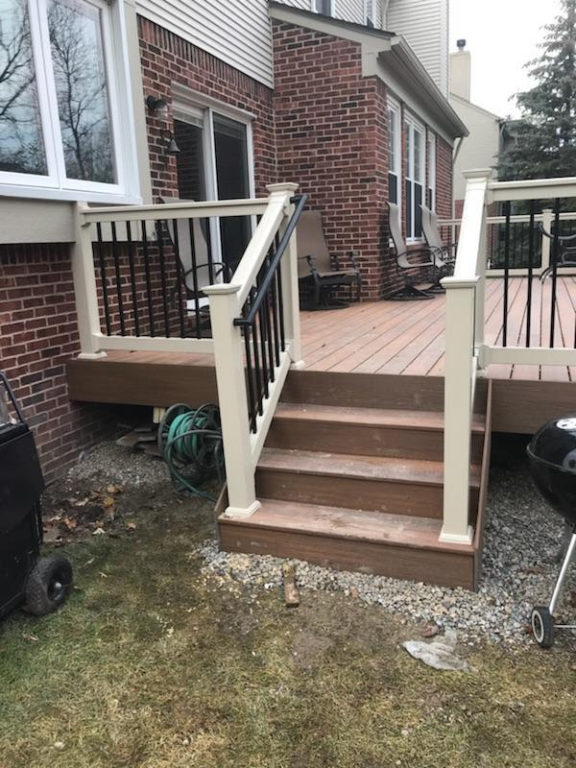 Vinyl (T) Rail Stair Kits ROUND or SQUARE Aluminum Balusters (3 Heights) - Image 13