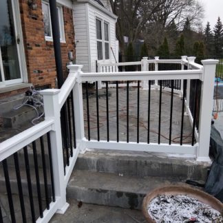Traditional (T) Vinyl Rail With ROUND Aluminum Balusters 42″Height