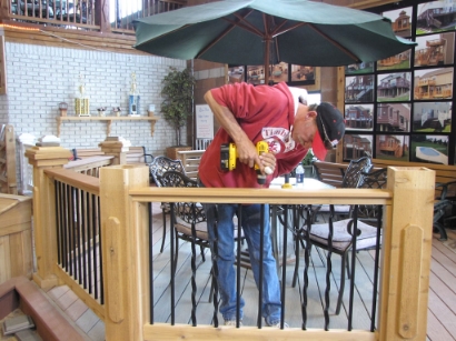 Attaching top rail to deck post from above